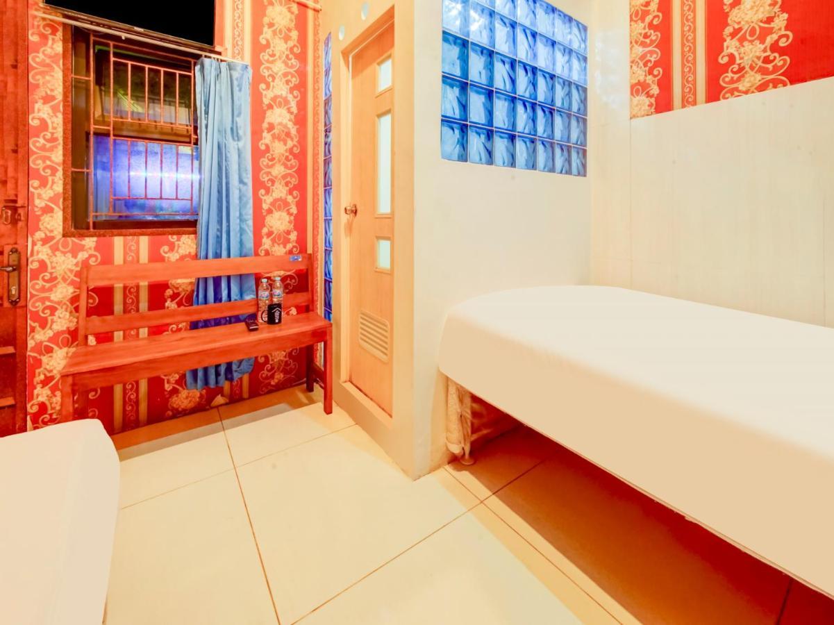 Oyo Life 3103 Opo Homestay & Kost マラン エクステリア 写真