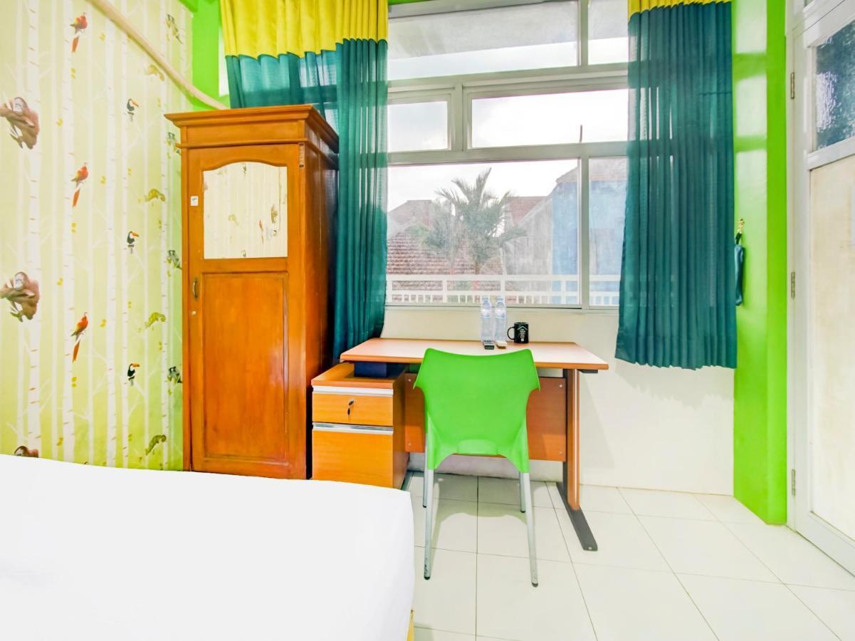 Oyo Life 3103 Opo Homestay & Kost マラン エクステリア 写真